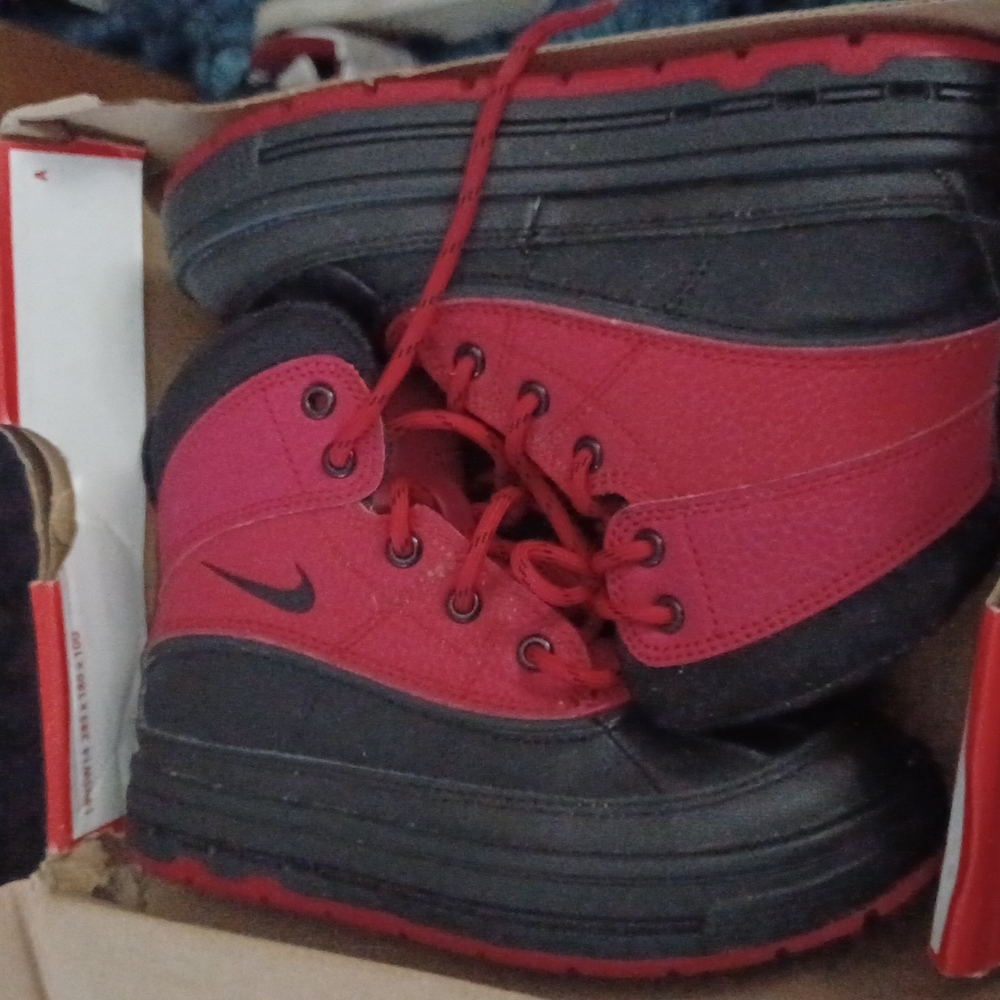Nike size 12c red/black